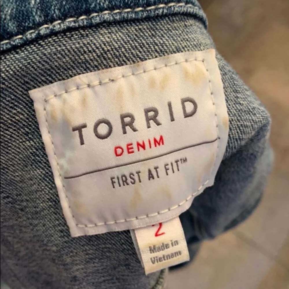 Distressed MidDrift Jean Jacket - Picture 3 of 6